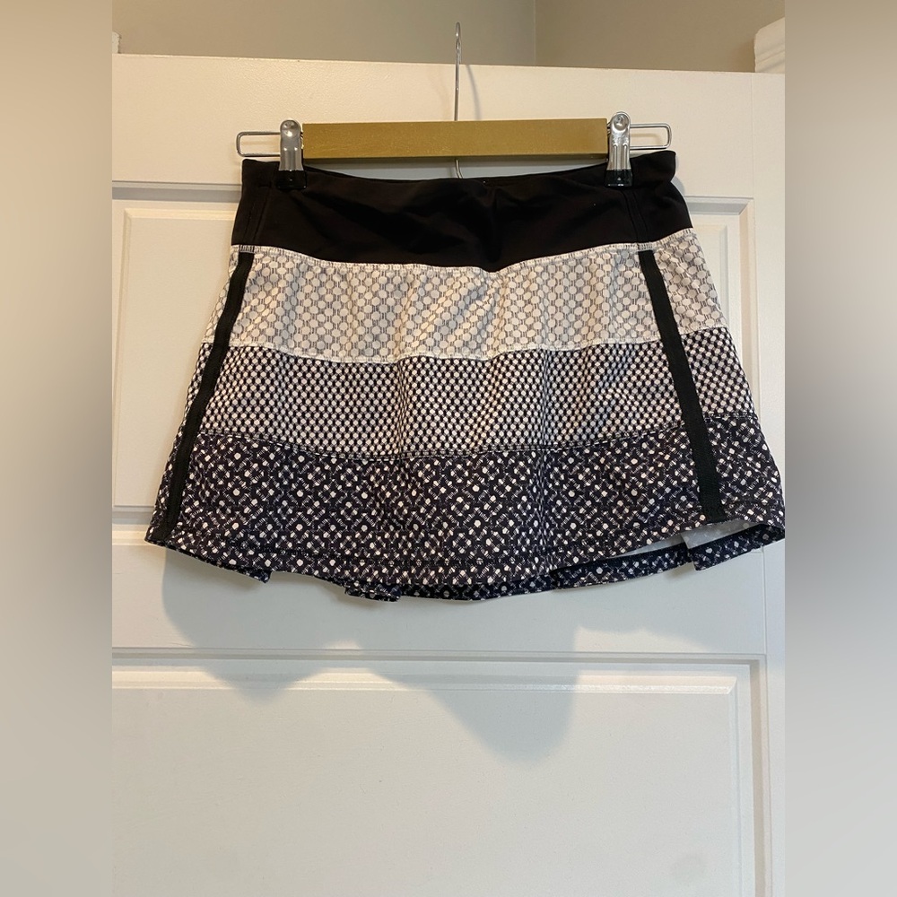 Lululemon Black and White Patterned Skirt